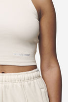 Pegador Ayla Crop Top Washed Coast Sand White Detailshot aus der Next Wave Kollektion für DaHerren