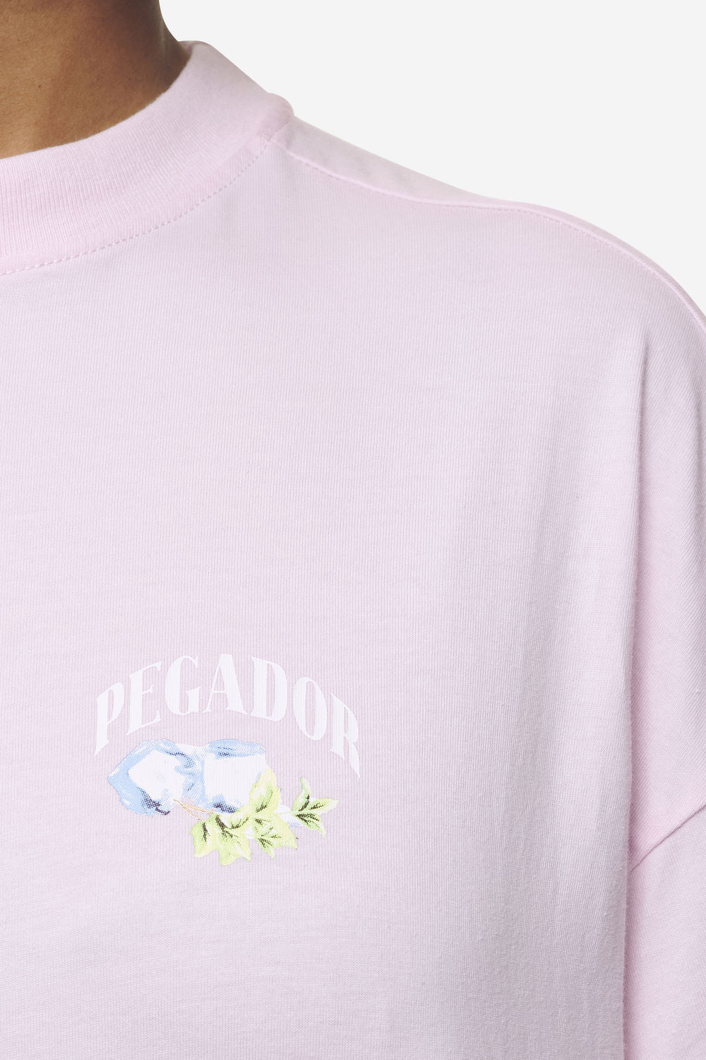 Pegador Lucia Heavy Oversized Tee Washed Bubblegum Detailshot aus der Next Wave Kollektion für DaHerren