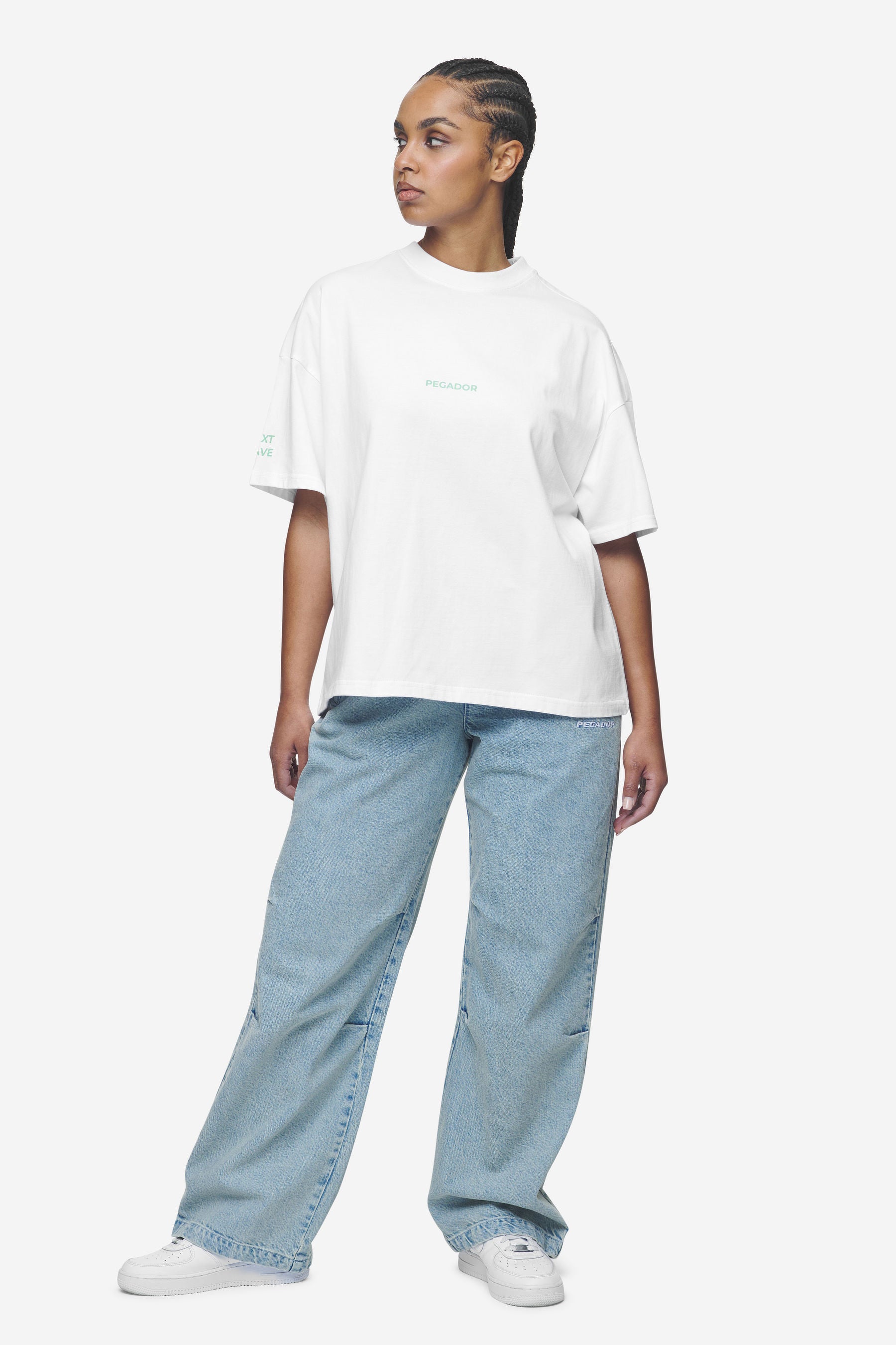 Pegador Aleja Heavy Oversized Tee White Ganzkörper Bild aus der Next Wave Kollektion für DaHerren