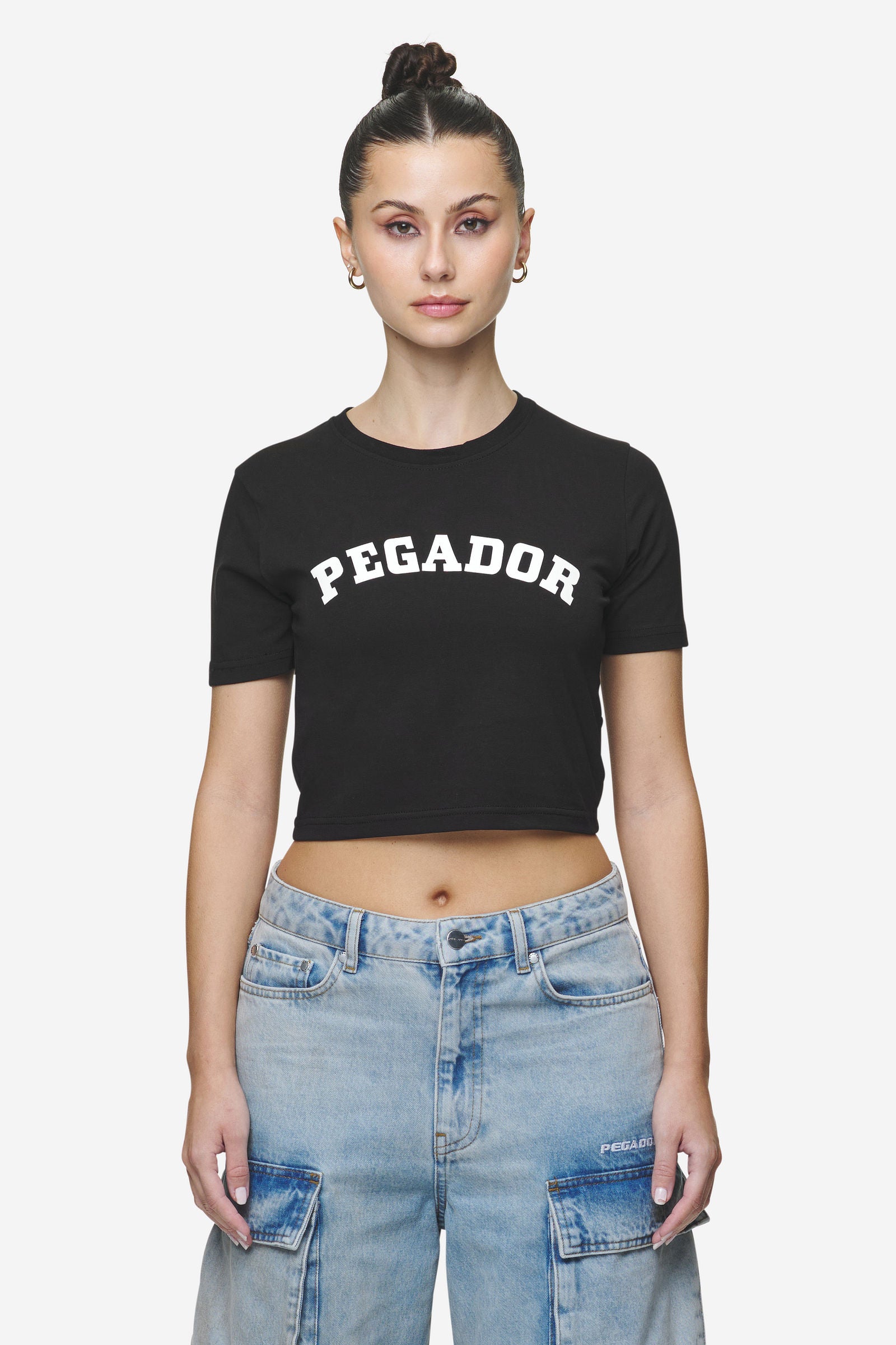 Pegador Jenna Cropped Baby Tee Black Hauptansicht aus der Next Wave Kollektion für DaHerren