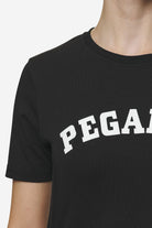 Pegador Jenna Cropped Baby Tee Black Detailshot aus der Next Wave Kollektion für DaHerren