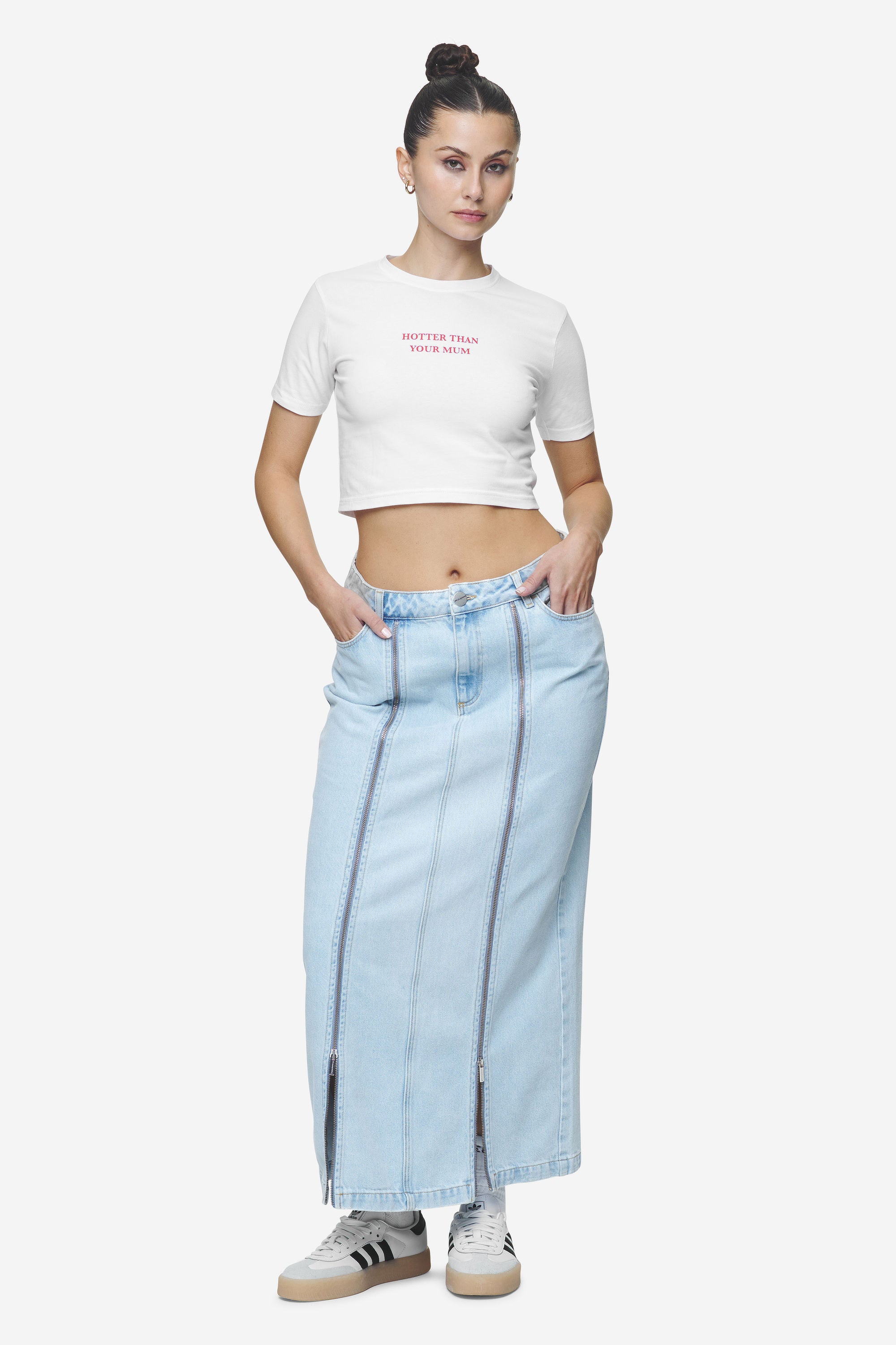 Pegador Aya Denim Midi Zip Skirt Washed Light Blue Ganzkörper Bild aus der Next Wave Kollektion für DaHerren