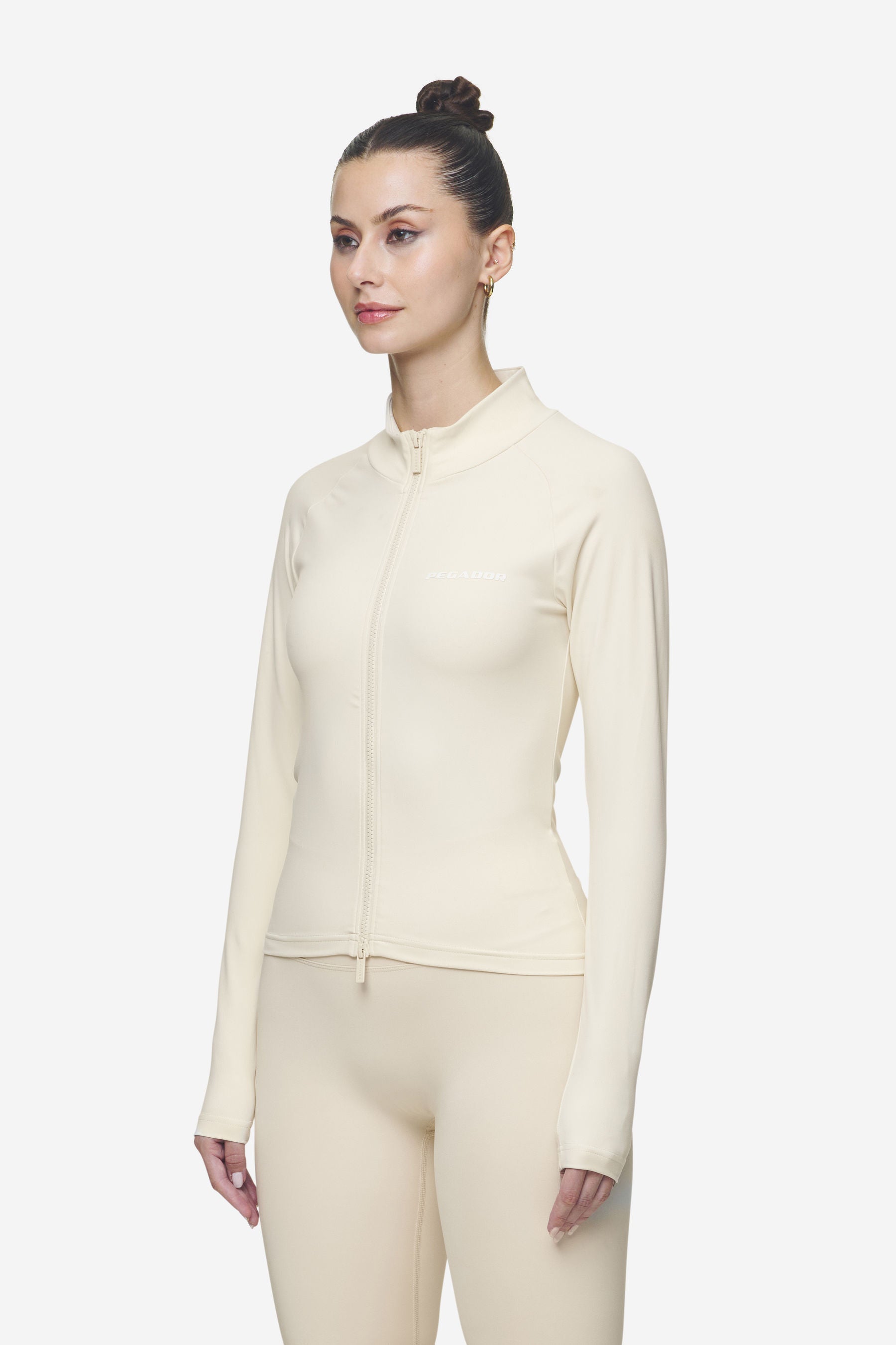 Pegador Maria Zip Longsleeve Coast Sand Detailshot aus der Next Wave Kollektion für DaHerren