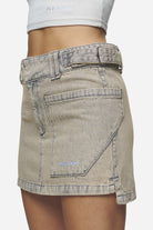 Pegador Antonia Cargo Mini Skirt Washed Coast Sand Detailshot aus der Next Wave Kollektion für DaHerren