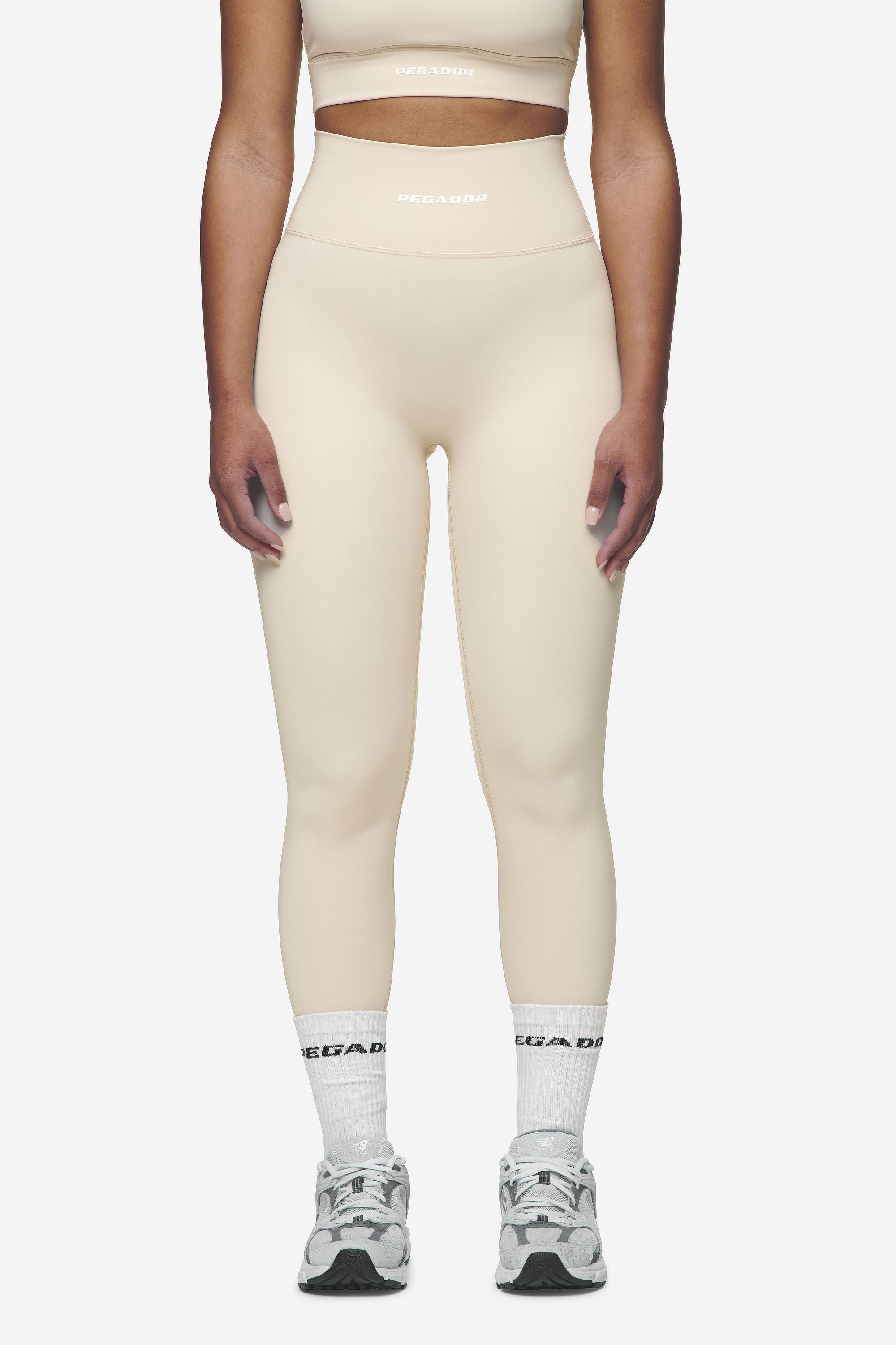 Pegador Leya Leggings Coast Sand White Hauptansicht aus der Next Wave Kollektion für DaHerren