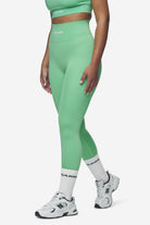 Pegador Leya Leggings Peppermint Green White Seitenansicht aus der Next Wave Kollektion für DaHerren