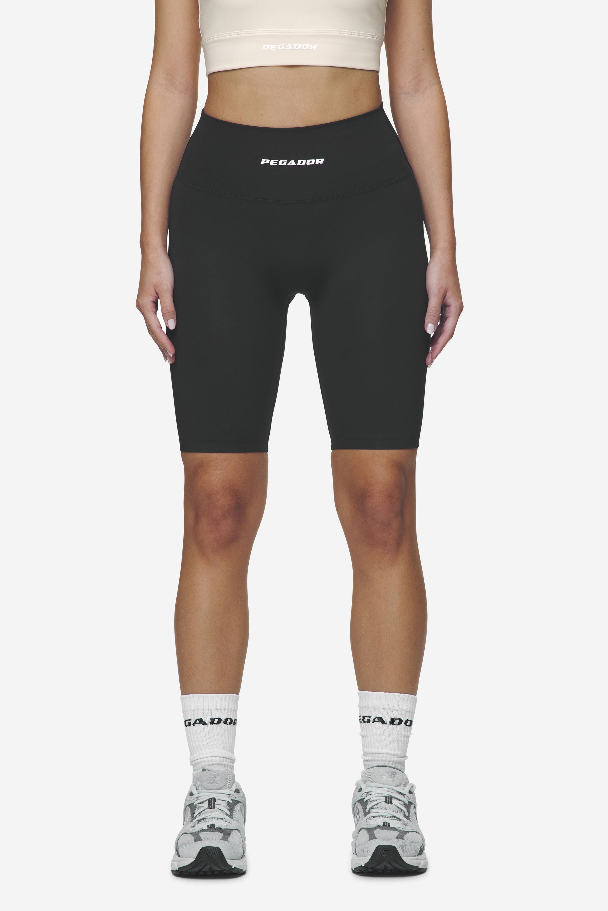 Pegador Lupita Biker Shorts Black White Hauptansicht aus der Next Wave Kollektion für DaHerren