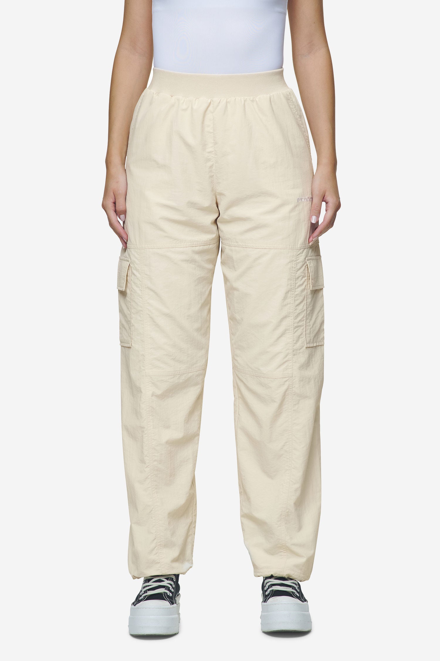 Pegador Gava Cargo Parachute Pants Coast Sand Gegenansicht aus der Next Wave Kollektion für DaHerren