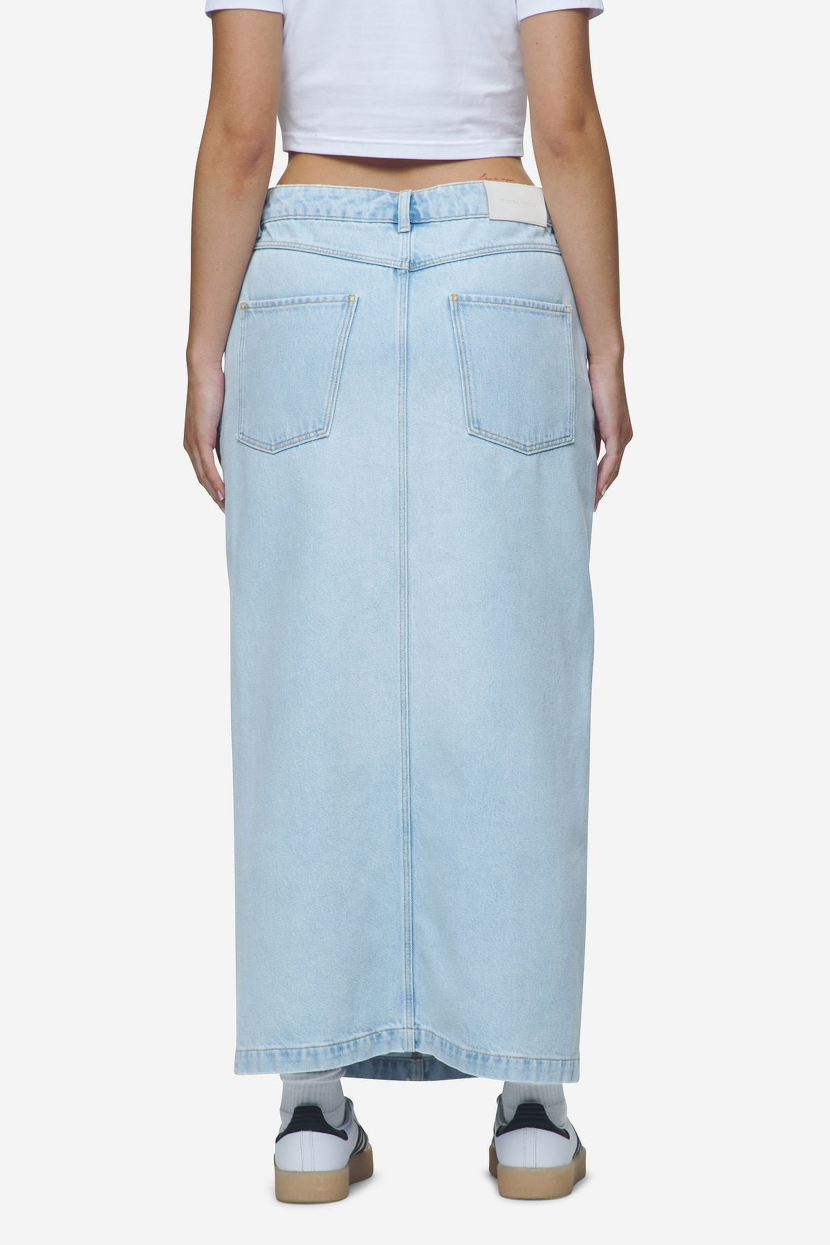 Pegador Aya Denim Midi Zip Skirt Washed Light Blue Gegenansicht aus der Next Wave Kollektion für DaHerren