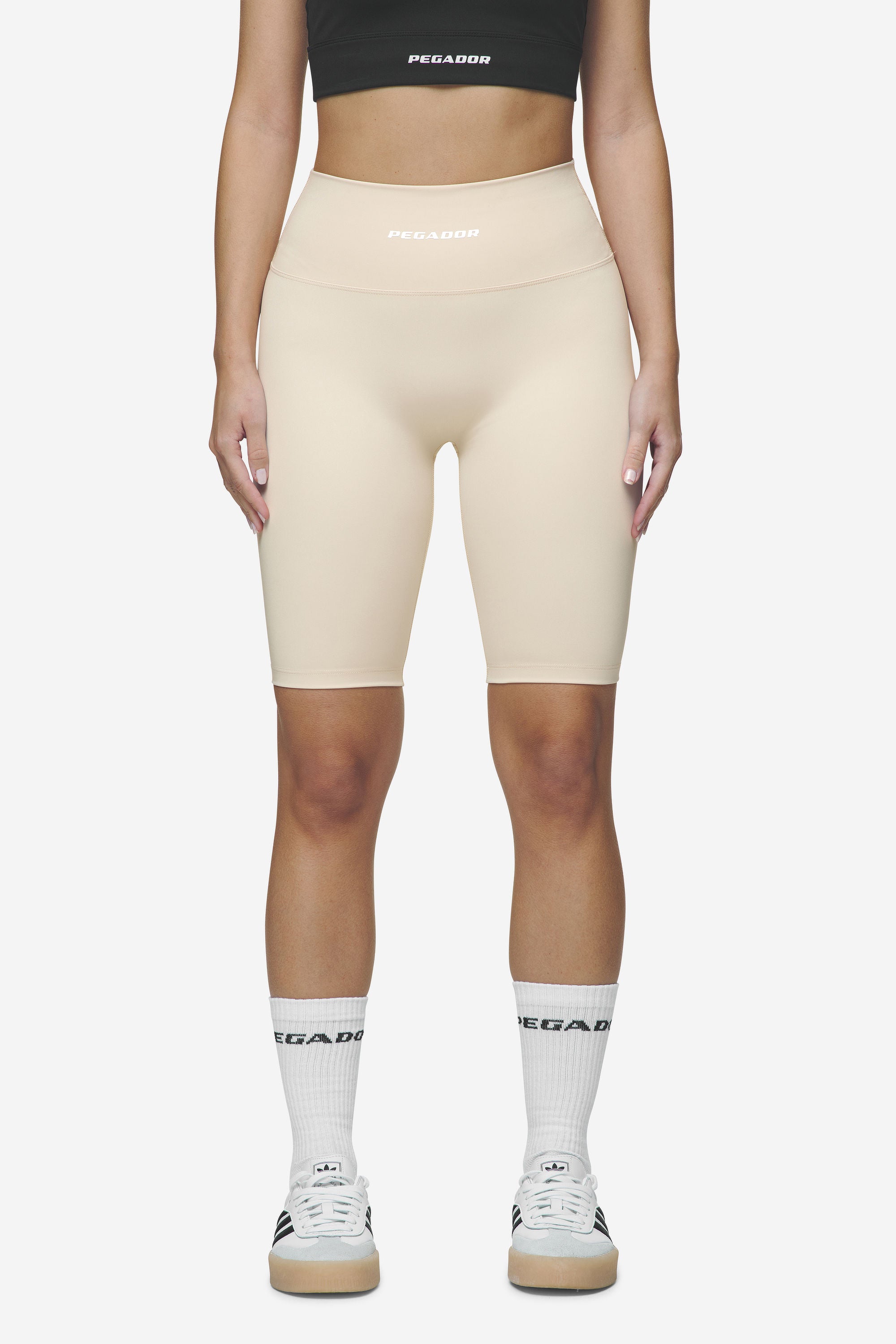 Pegador Lupita Biker Shorts Coast Sand White Hauptansicht aus der Next Wave Kollektion für DaHerren