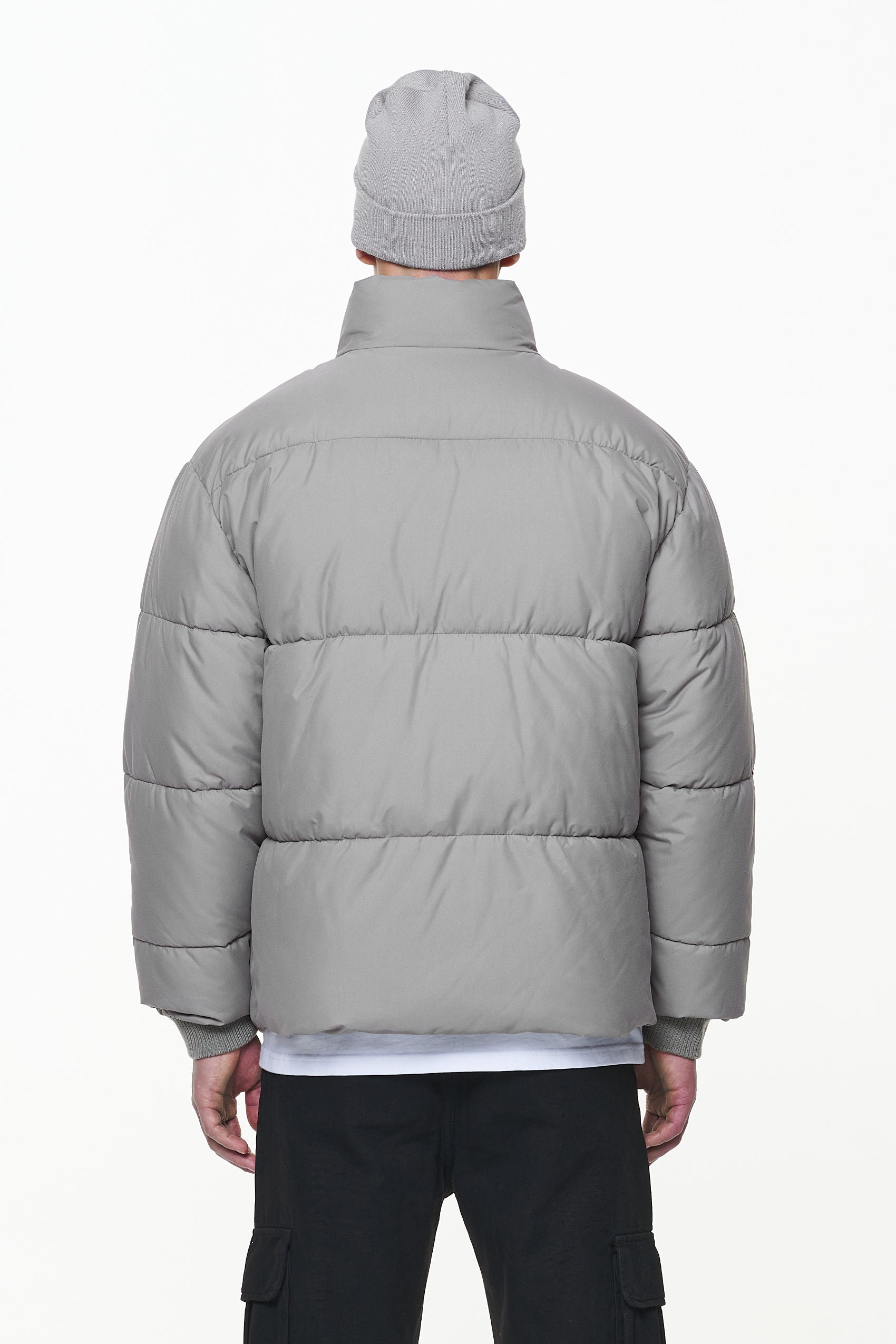 Pegador Solin Puffer Jacket Rock Grey Detailshot aus der PEGADOR® Outerwear 23 Kollektion für Herren