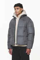 Pegador Neum Suede Puffer Jacket Dark Grey Gegenansicht aus der PEGADOR® Outerwear 23 Kollektion für Herren