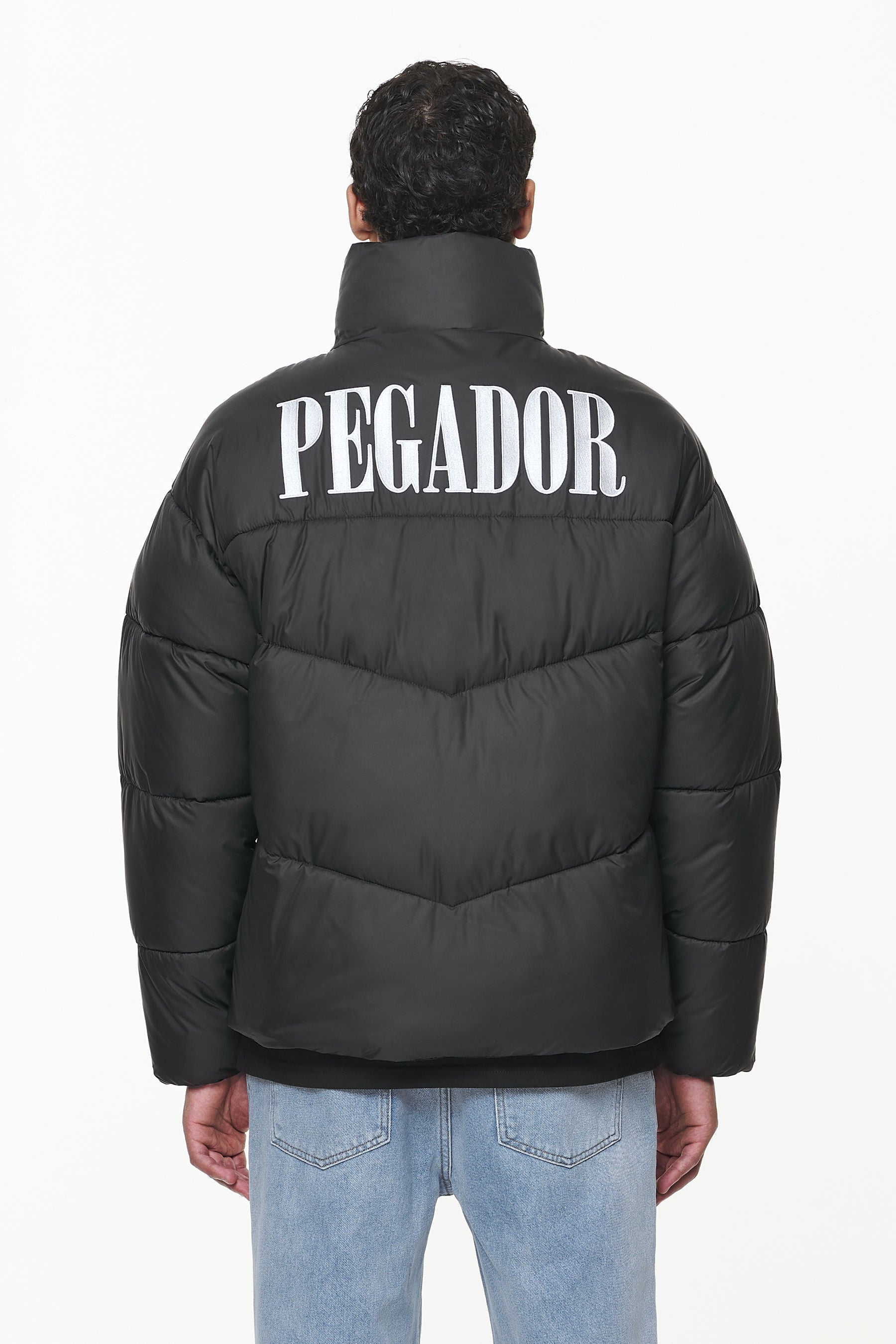 Pegador Spiller Puffer Jacket Black Detailshot aus der PEGADOR® Outerwear 23 Kollektion für Herren