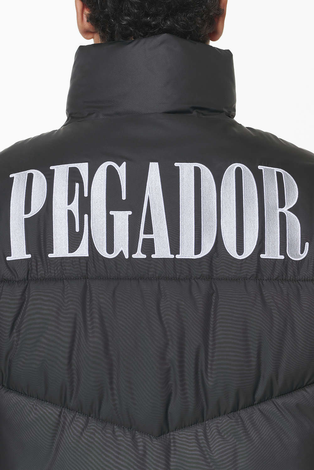 Pegador Spiller Puffer Jacket Black Detailshot aus der PEGADOR® Outerwear 23 Kollektion für Herren