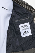 Pegador Solin Glossy Puffer Jacket Dark Chrome Detailshot aus der PEGADOR® Outerwear 23 Kollektion für Herren