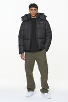 Pegador Margo Puffer Jacket Black Detailshot aus der PEGADOR® Outerwear 23 Kollektion für Herren