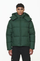 Pegador Margo Puffer Jacket British Green Seitenansicht aus der PEGADOR® Outerwear 23 Kollektion für Herren