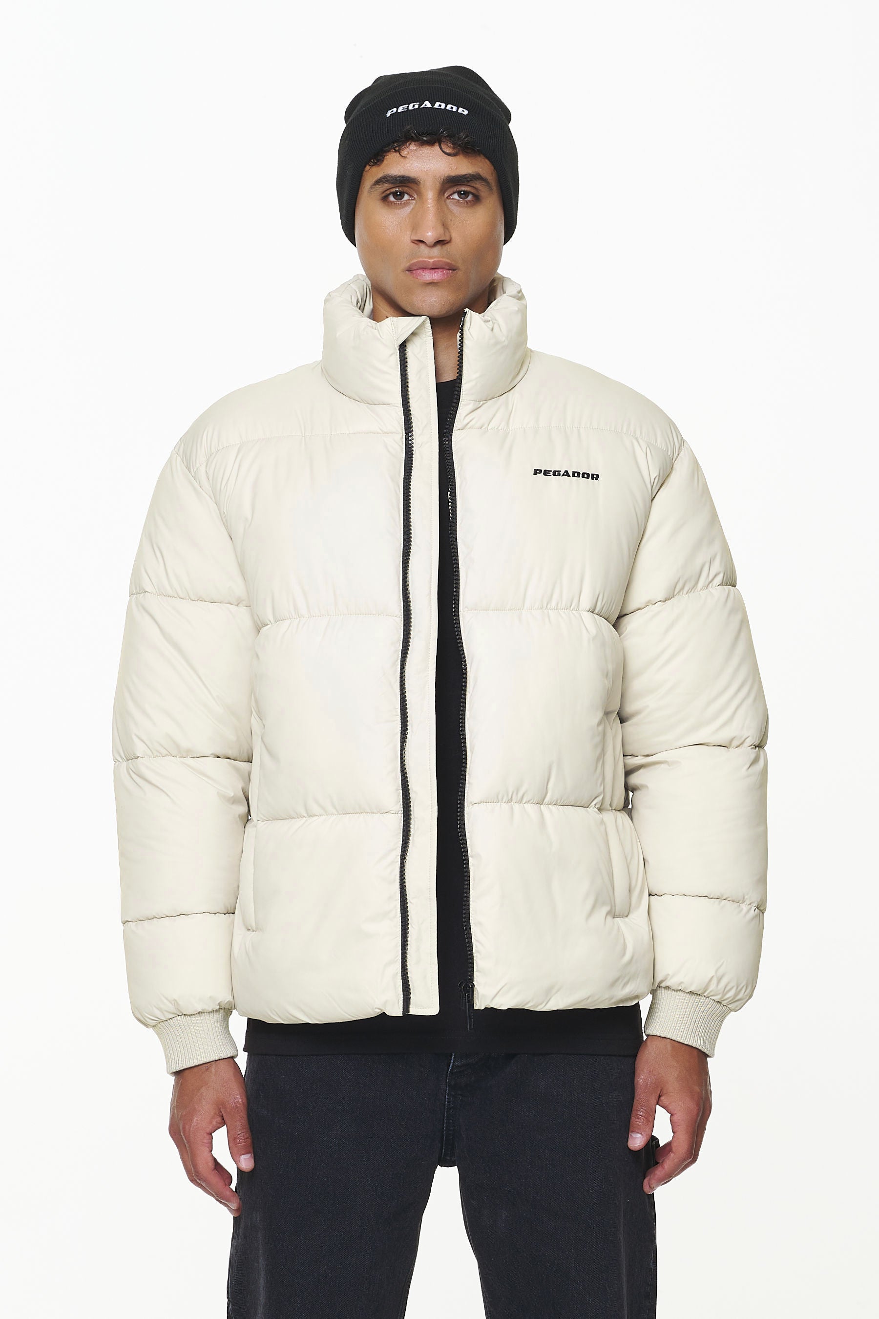 Pegador Picard Puffer Jacket Cream Seitenansicht aus der PEGADOR® Outerwear 23 Kollektion für Herren