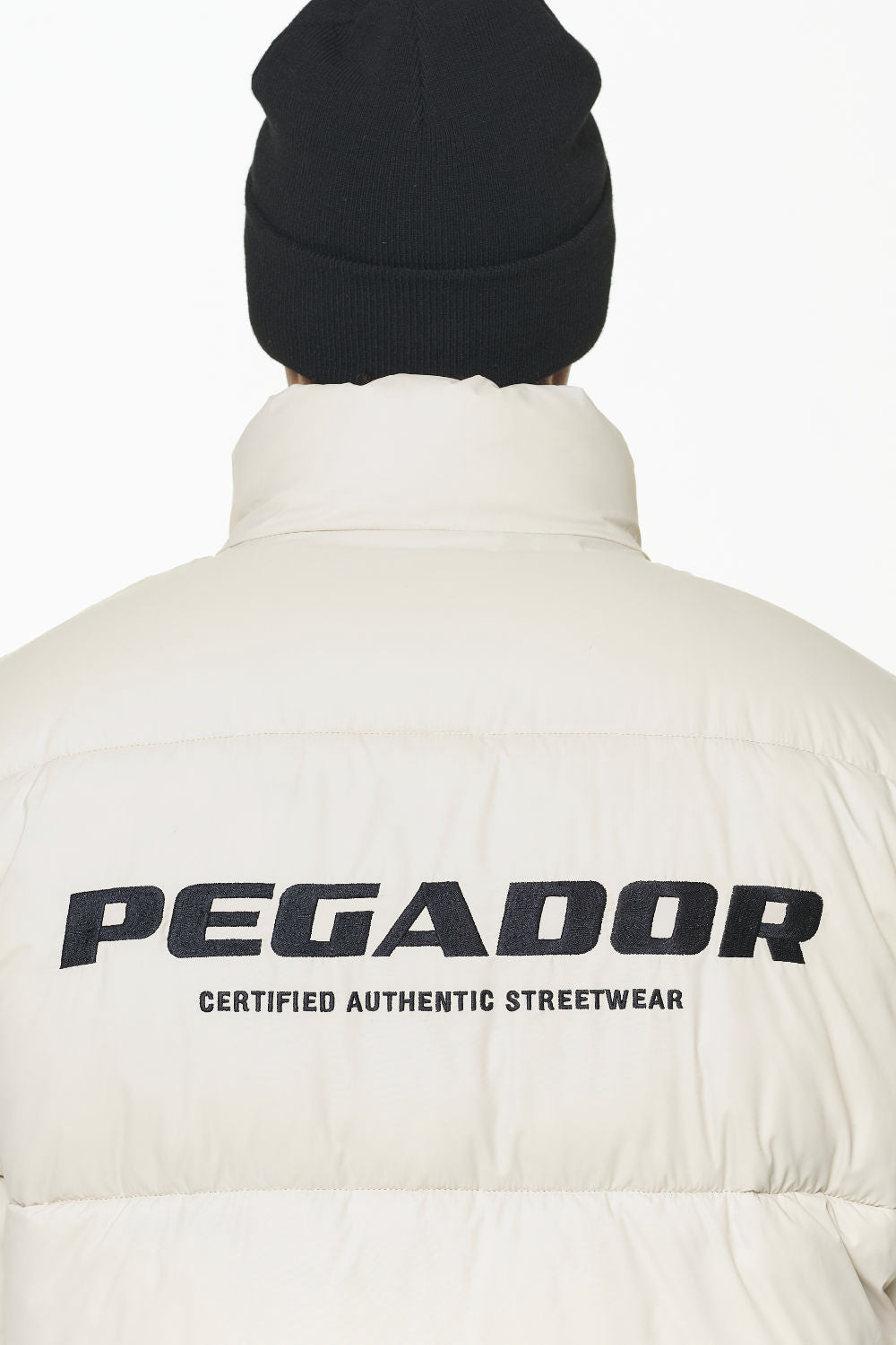 Pegador Picard Puffer Jacket Cream Detailshot aus der PEGADOR® Outerwear 23 Kollektion für Herren