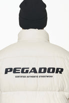 Pegador Picard Puffer Jacket Cream Detailshot aus der PEGADOR® Outerwear 23 Kollektion für Herren