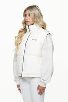 Pegador Priory Puffer Vest Bone White Detailshot aus der PEGADOR® Outerwear 23 Kollektion für DaHerren