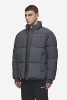 Pegador Solin Puffer Jacket Anthracite Gegenansicht aus der PEGADOR® Outerwear 24 Kollektion für Herren