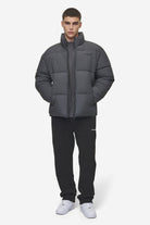 Pegador Solin Puffer Jacket Anthracite Ganzkörper Bild aus der PEGADOR® Outerwear 24 Kollektion für Herren