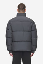 Pegador Solin Puffer Jacket Anthracite Detailshot aus der PEGADOR® Outerwear 24 Kollektion für Herren