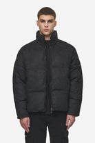 Pegador Sidan Velour Puffer Jacket Black Hauptansicht aus der PEGADOR® Outerwear 24 Kollektion für Herren