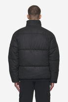 Pegador Sidan Velour Puffer Jacket Black Detailshot aus der PEGADOR® Outerwear 24 Kollektion für Herren