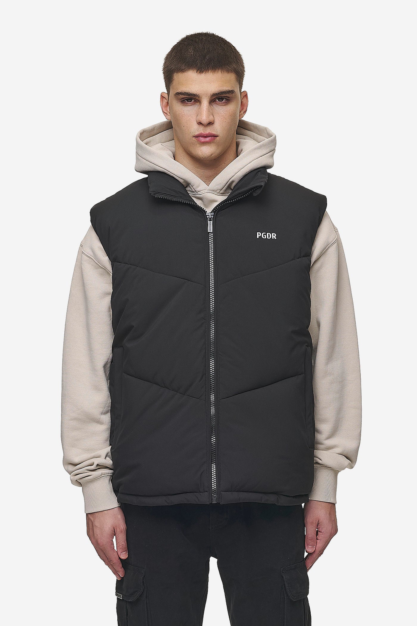 Pegador Leddy Oversized Puffer Vest Black Seitenansicht aus der PEGADOR® Outerwear 24 Kollektion für Herren