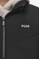 Pegador Leddy Oversized Puffer Vest Black Detailshot aus der PEGADOR® Outerwear 24 Kollektion für Herren