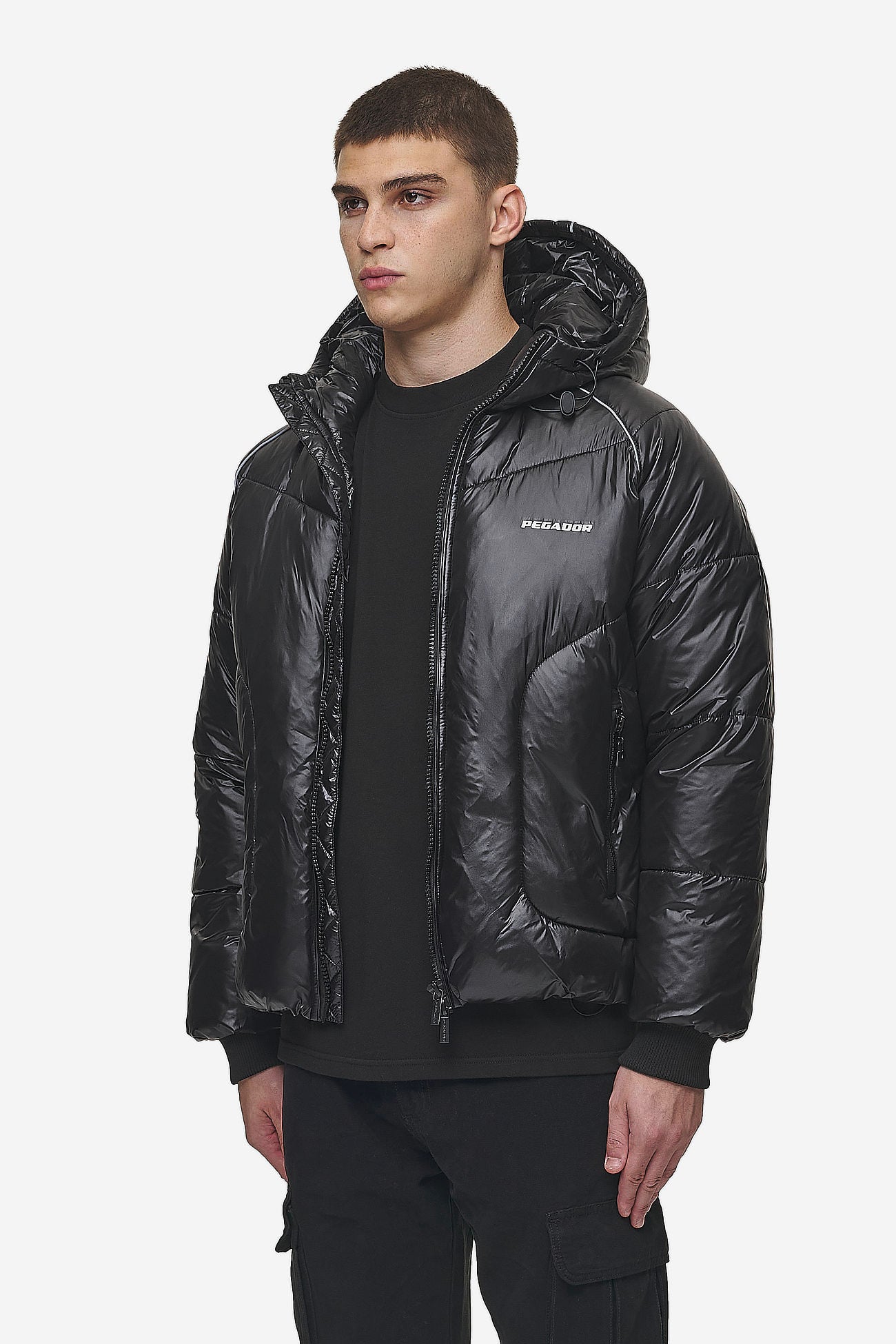 Pegador Toby Raglan Puffer Jacket Black Gegenansicht aus der PEGADOR® Outerwear 24 Kollektion für Herren