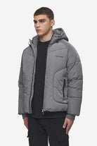 Pegador Toby Crushed Raglan Puffer Jacket Anthracite Gegenansicht aus der PEGADOR® Outerwear 24 Kollektion für Herren