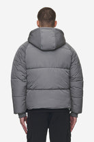 Pegador Toby Crushed Raglan Puffer Jacket Anthracite Detailshot aus der PEGADOR® Outerwear 24 Kollektion für Herren