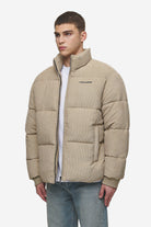 Pegador Solin Cord Puffer Jacket Sand Gegenansicht aus der PEGADOR® Outerwear 24 Kollektion für Herren