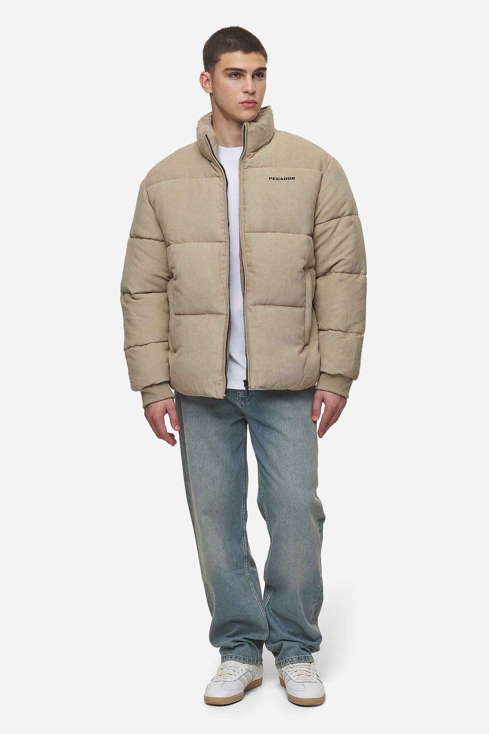 Pegador Solin Cord Puffer Jacket Sand Ganzkörper Bild aus der PEGADOR® Outerwear 24 Kollektion für Herren