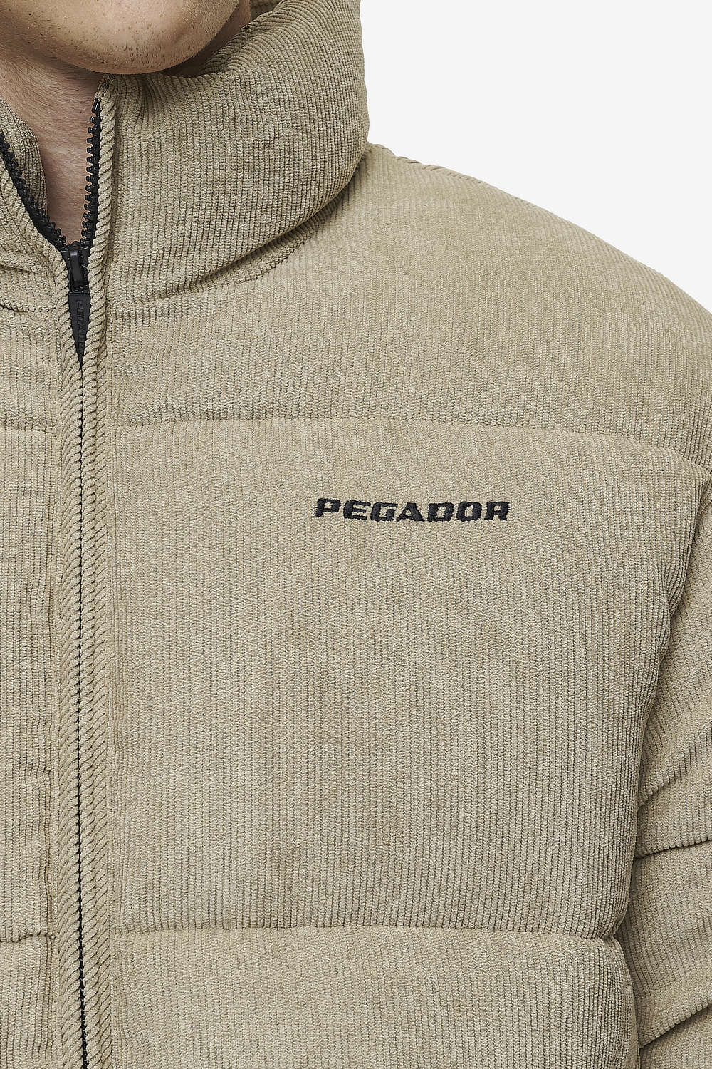 Pegador Solin Cord Puffer Jacket Sand Detailshot aus der PEGADOR® Outerwear 24 Kollektion für Herren