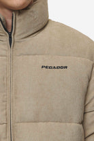 Pegador Solin Cord Puffer Jacket Sand Detailshot aus der PEGADOR® Outerwear 24 Kollektion für Herren