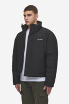 Pegador Lavoy Cropped Boxy Puffer Jacket Black Gegenansicht aus der PEGADOR® Outerwear 24 Kollektion für Herren