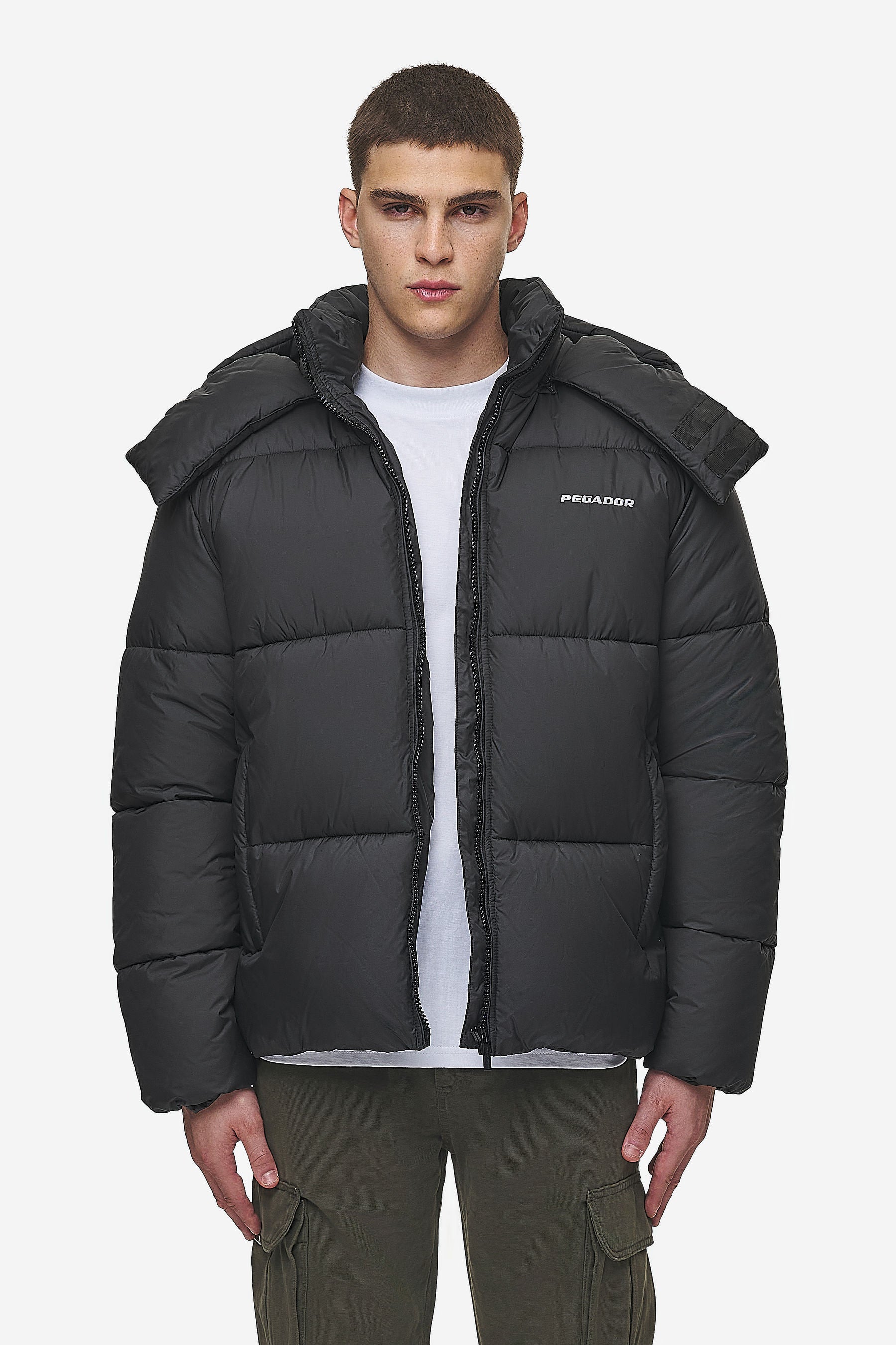 Pegador Marten Puffer Jacket Black Hauptansicht aus der PEGADOR® Outerwear 24 Kollektion für Herren