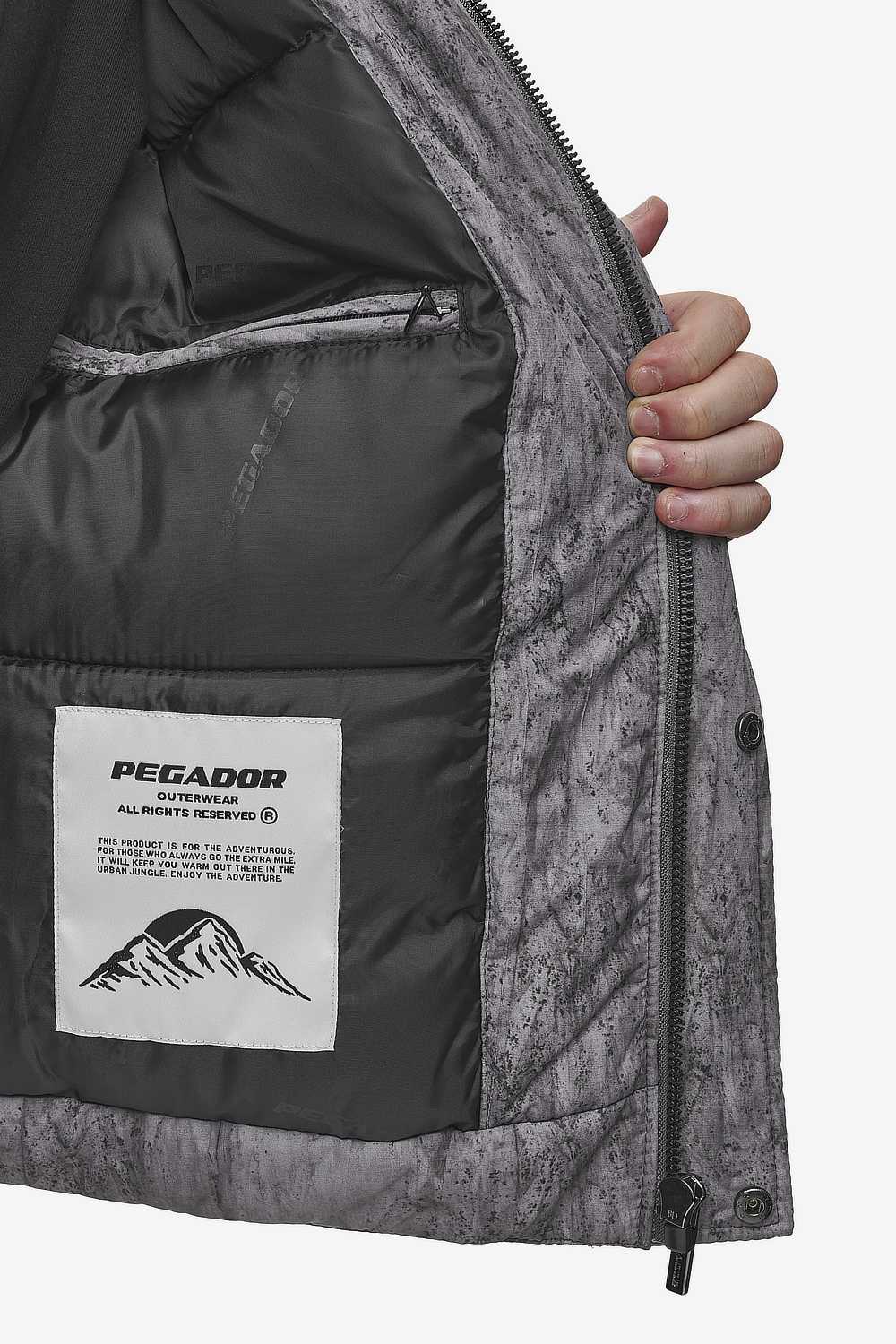 Pegador Lavoy Ripstop Crushed Cropped Boxy Puffer Jacket Steel Grey Detailshot aus der PEGADOR® Outerwear 24 Kollektion für Herren