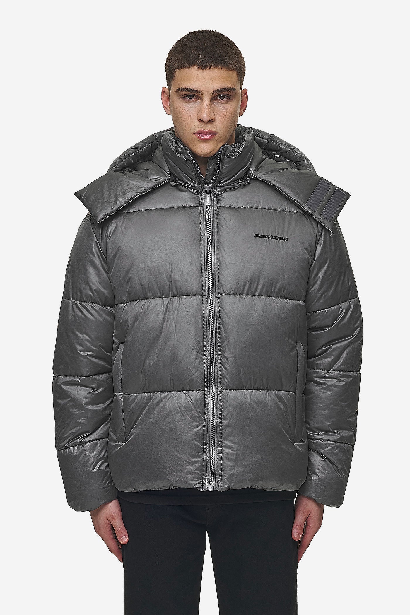 Pegador Marten Vintage Puffer Jacket Anthracite Seitenansicht aus der PEGADOR® Outerwear 24 Kollektion für Herren