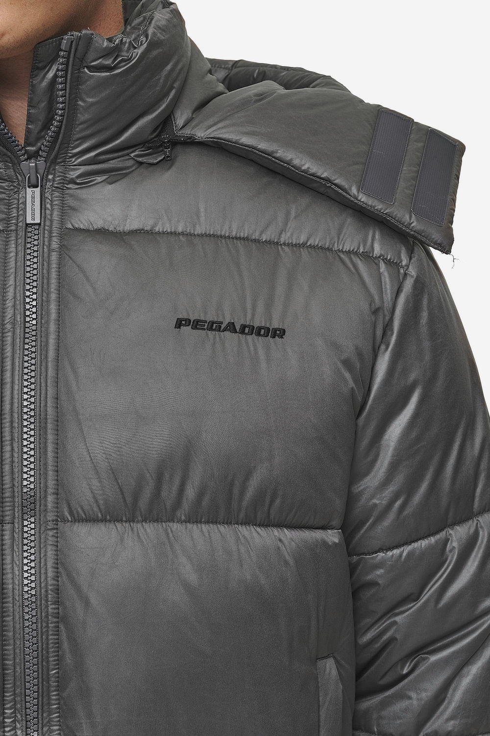 Pegador Marten Vintage Puffer Jacket Anthracite Detailshot aus der PEGADOR® Outerwear 24 Kollektion für Herren