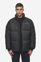 Pegador Picard Puffer Jacket Black Seitenansicht aus der PEGADOR® Outerwear 24 Kollektion für Herren