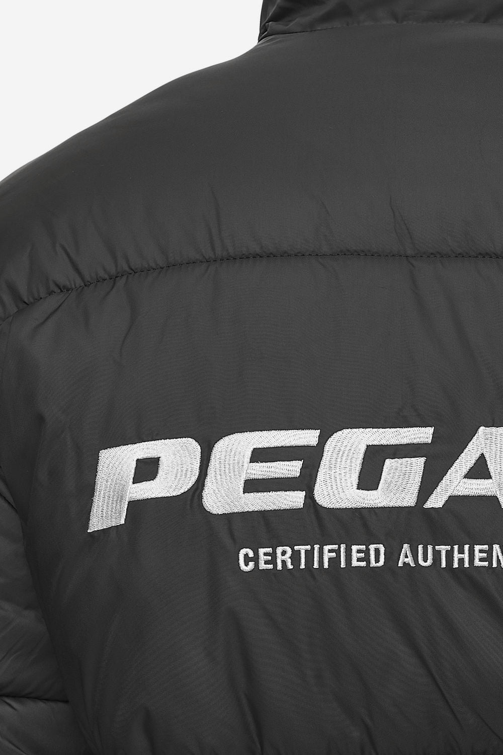 Pegador Picard Puffer Jacket Black Detailshot aus der PEGADOR® Outerwear 24 Kollektion für Herren