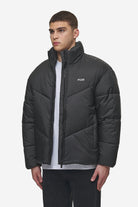 Pegador Anando Puffer Jacket Black Gegenansicht aus der PEGADOR® Outerwear 24 Kollektion für Herren