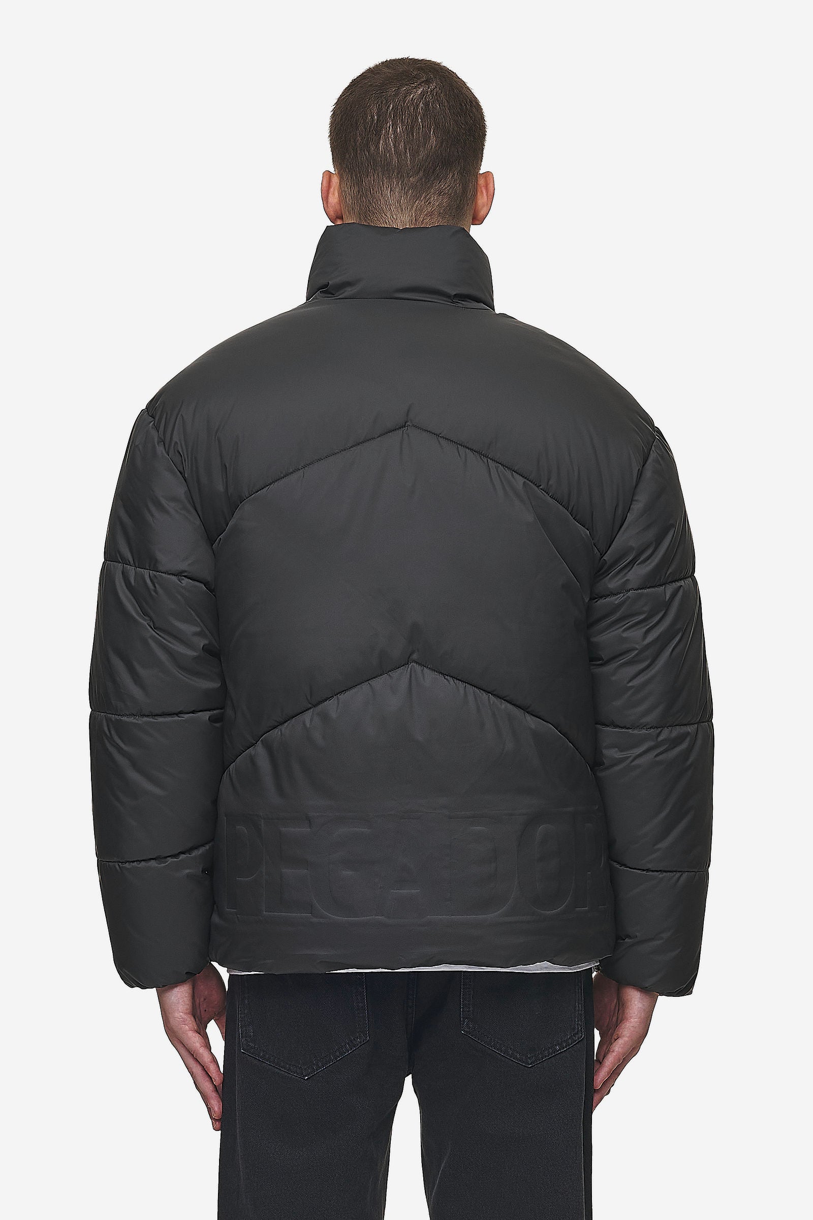 Pegador Anando Puffer Jacket Black Detailshot aus der PEGADOR® Outerwear 24 Kollektion für Herren