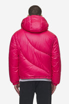 Pegador Henry Vintage Oversized Puffer Jacket Virtual Pink Detailshot aus der PEGADOR® Outerwear 24 Kollektion für Herren