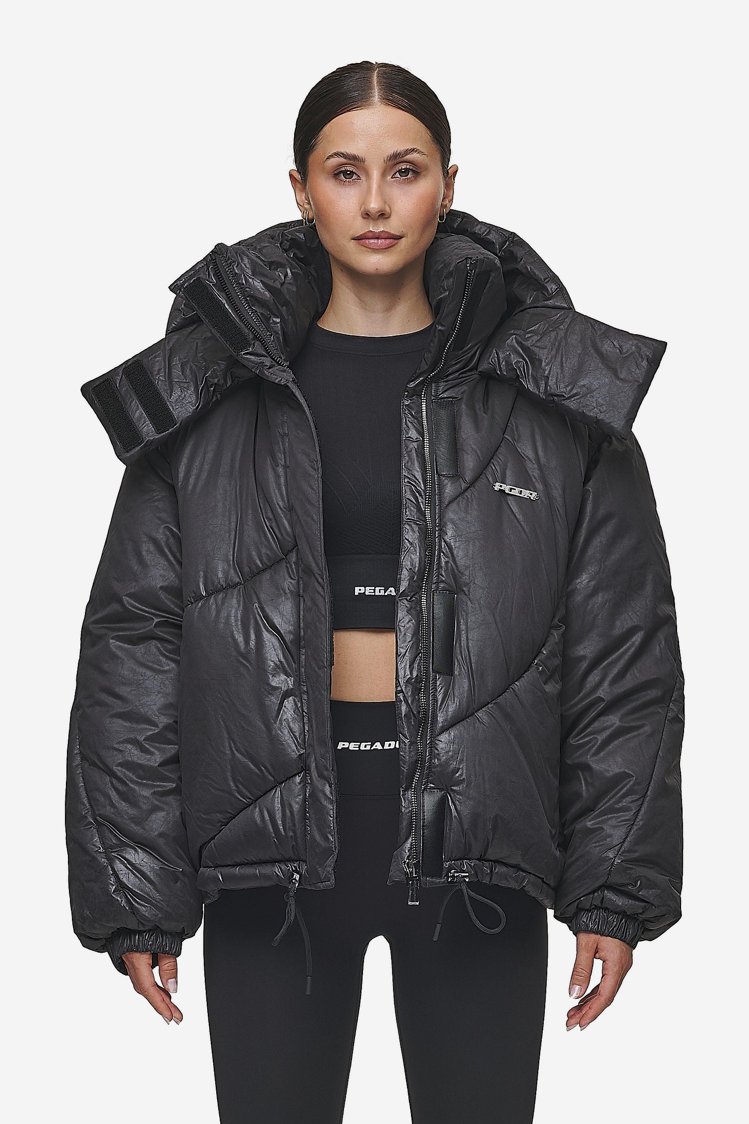 Pegador Hailey Vintage Oversized Puffer Jacket Black Hauptansicht aus der PEGADOR® Outerwear 24 Kollektion für DaHerren